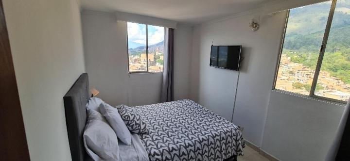 Apartamento Vistas Lindas Cerca Centro Medellin Exterior photo