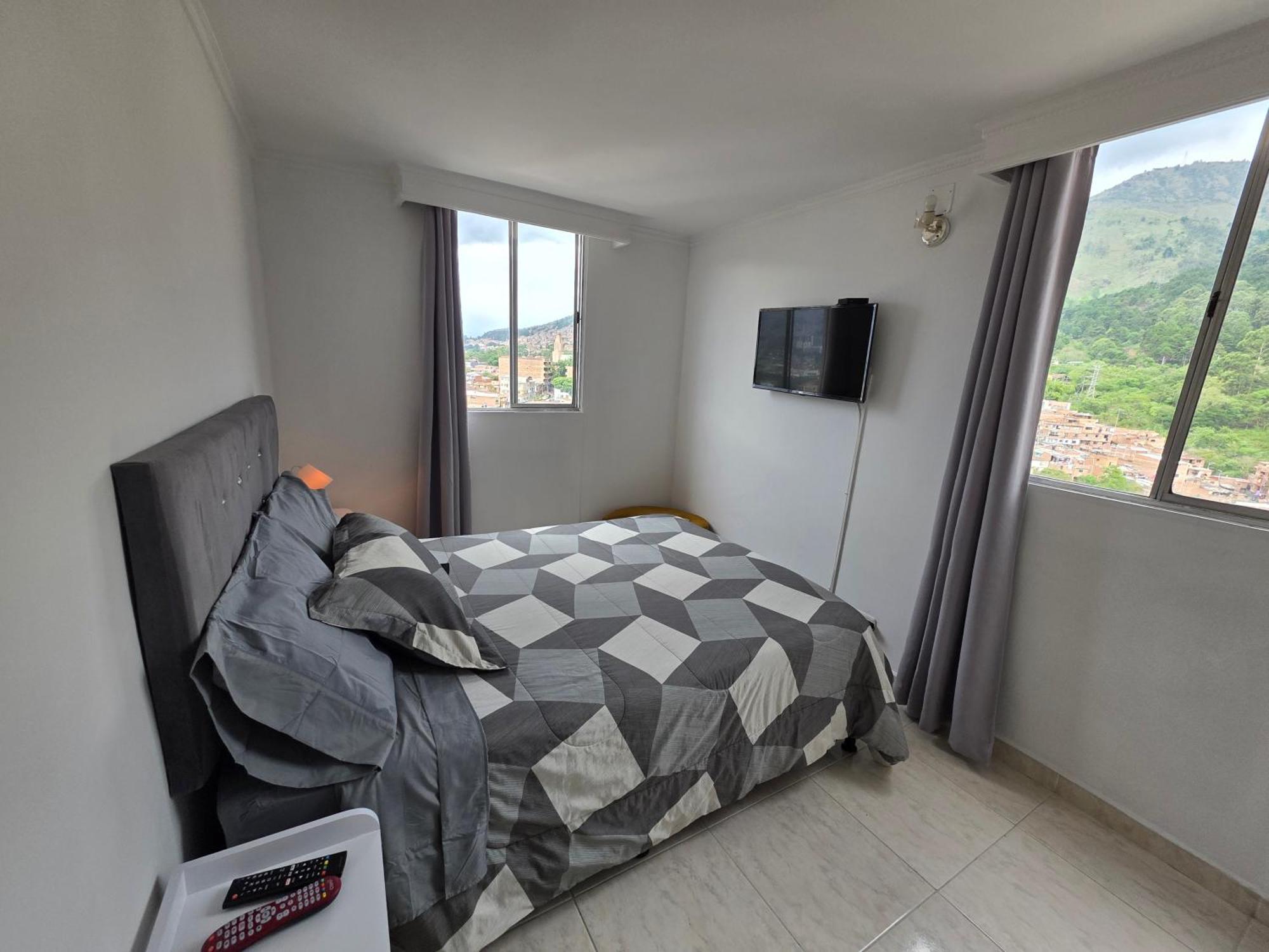 Apartamento Vistas Lindas Cerca Centro Medellin Exterior photo