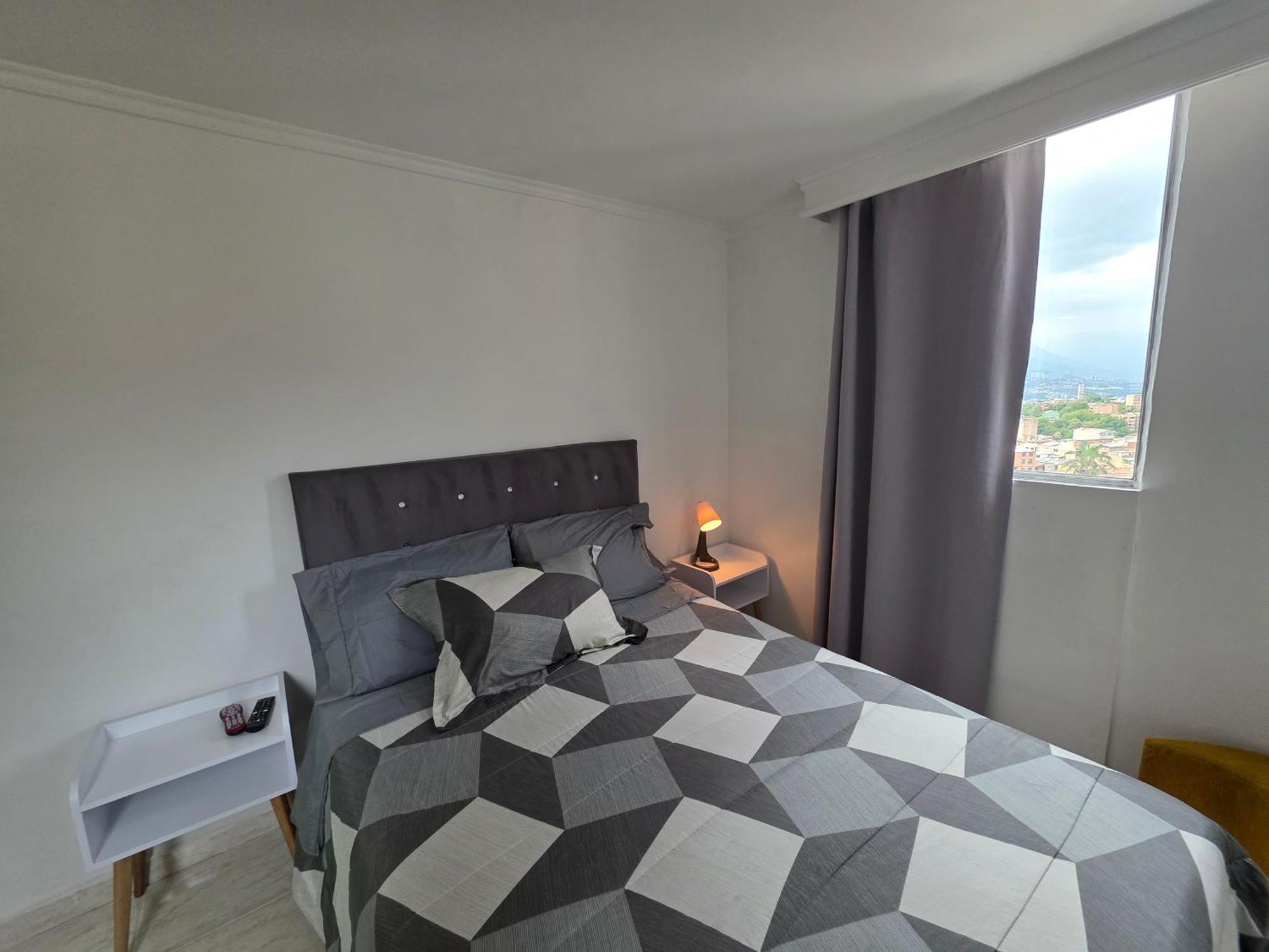 Apartamento Vistas Lindas Cerca Centro Medellin Exterior photo